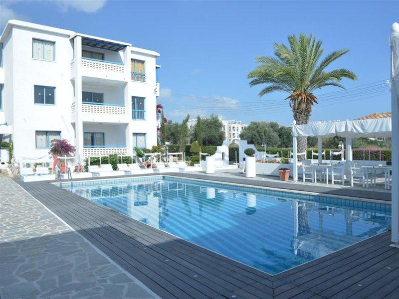 Tasmaria Aparthotel Paphos Bagian luar foto