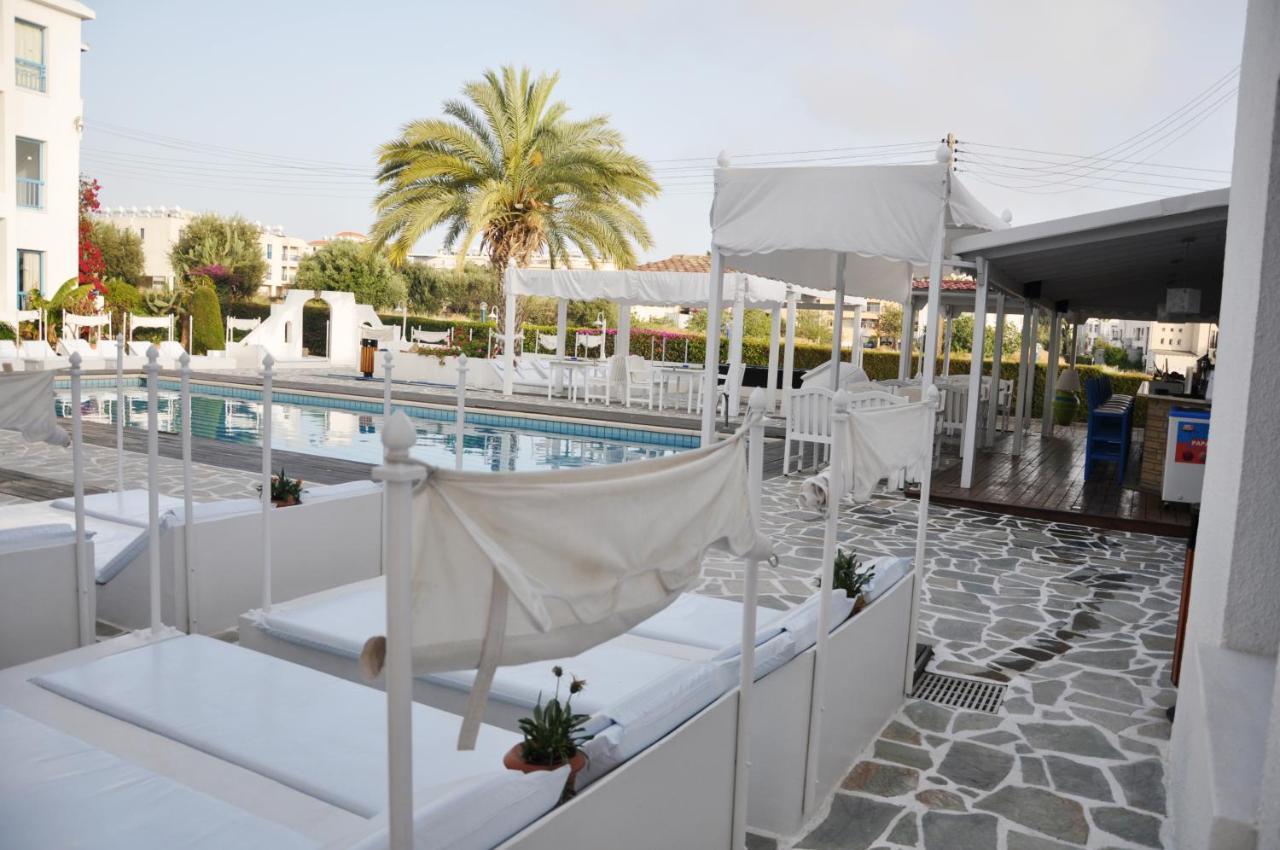 Tasmaria Aparthotel Paphos Bagian luar foto