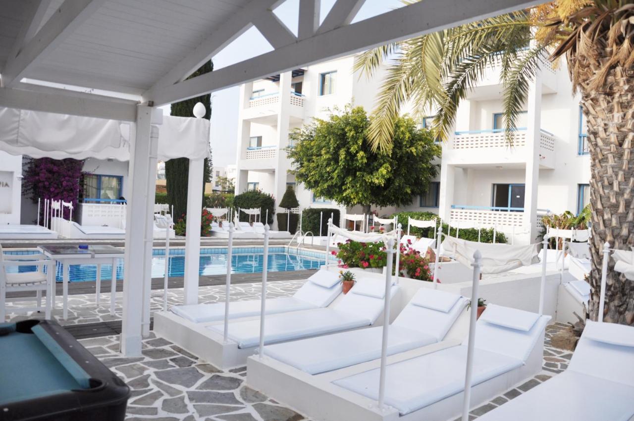 Tasmaria Aparthotel Paphos Bagian luar foto