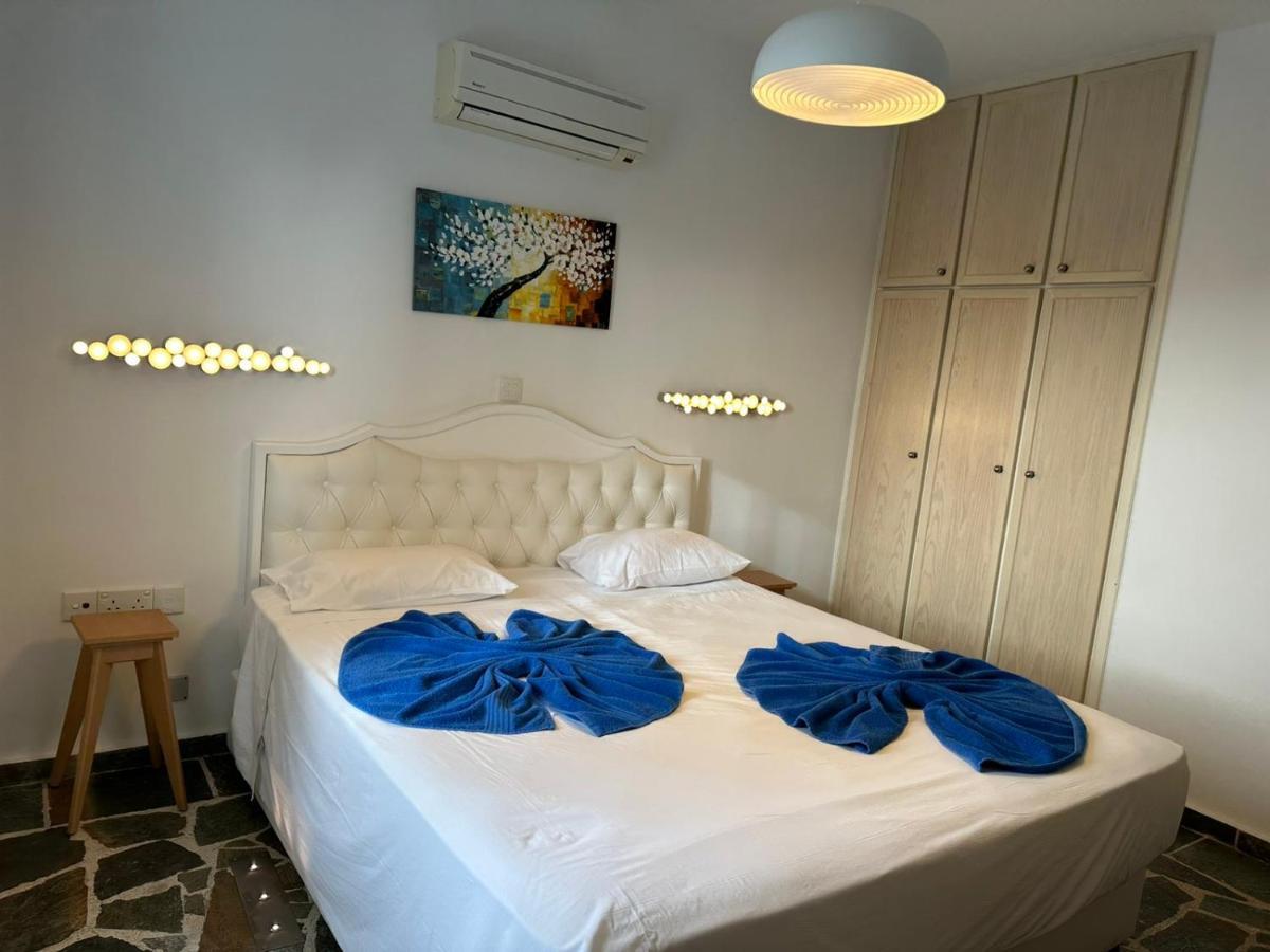 Tasmaria Aparthotel Paphos Bagian luar foto