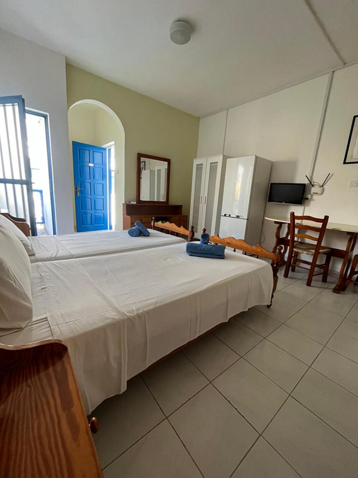 Tasmaria Aparthotel Paphos Bagian luar foto