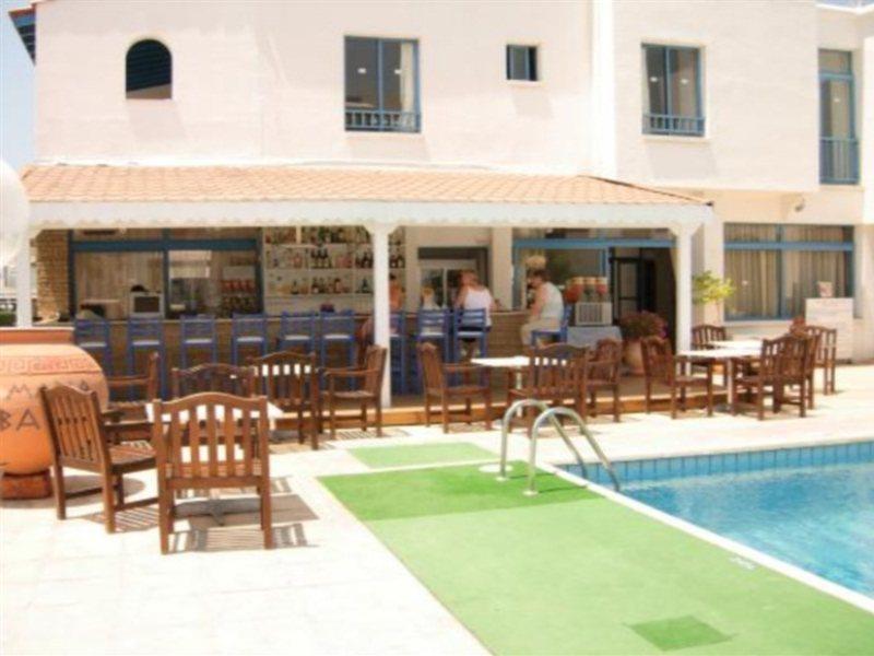 Tasmaria Aparthotel Paphos Bagian luar foto